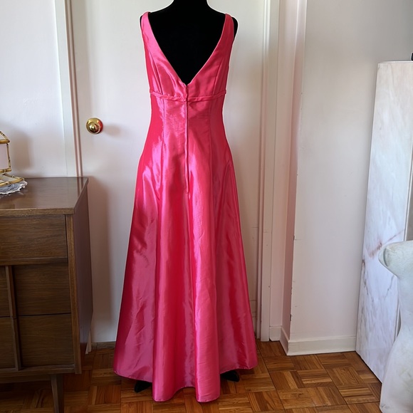 Tutto Bene Iridescent Peach Punch Fit/Flare Rhinestone Gown Sz 6 EUC - Picture 5 of 14